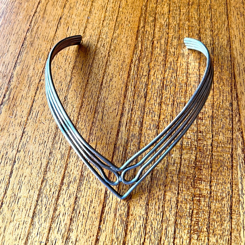 V shape Necklace - Picture 2 of 12